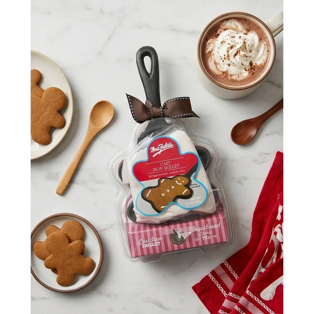 Mrs Fields Retro Gingerbread Cookie Mix with Mini Cast Iron Skillet Gift Set NEW